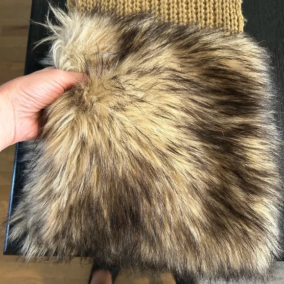 Michael Kors Tan Knit Scarf with Faux Fur and Gloves set - Picture 5 of 6